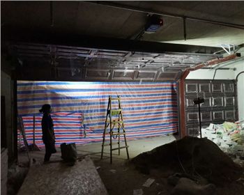 重慶解放碑蘋(píng)果專賣店水晶卷簾門(mén)